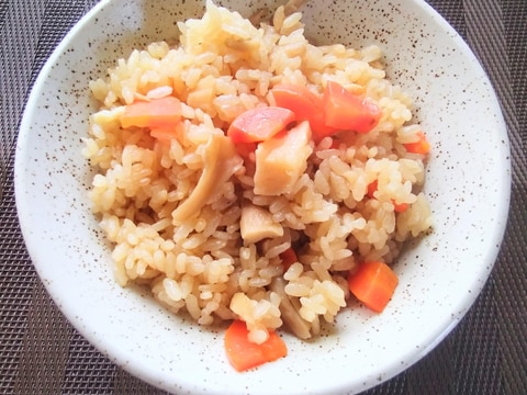 鶏皮☆鶏皮と人参と舞茸の炊き込みご飯
